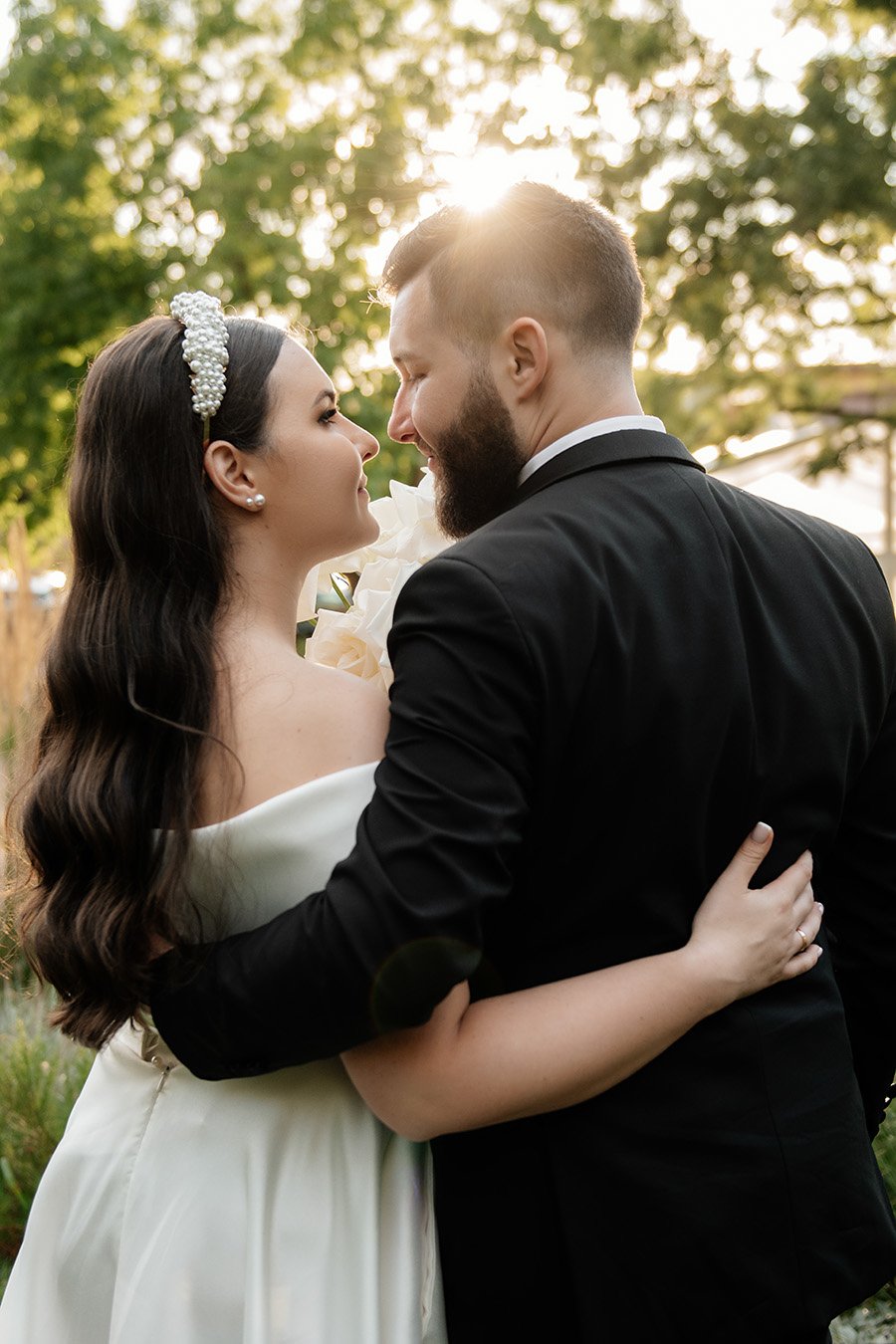 Kristina i David na tle zachodu