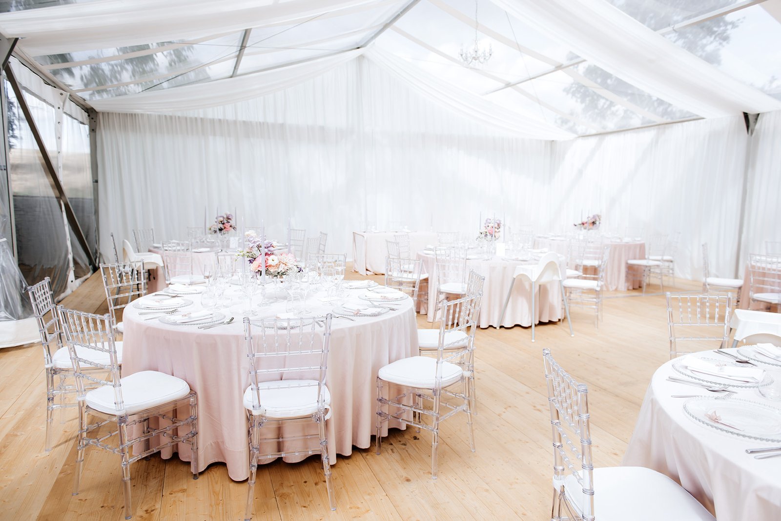 Zdobiony stół pary młodej