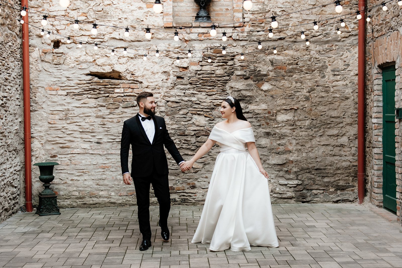 Nastrojowe zdjęcie pary młodej