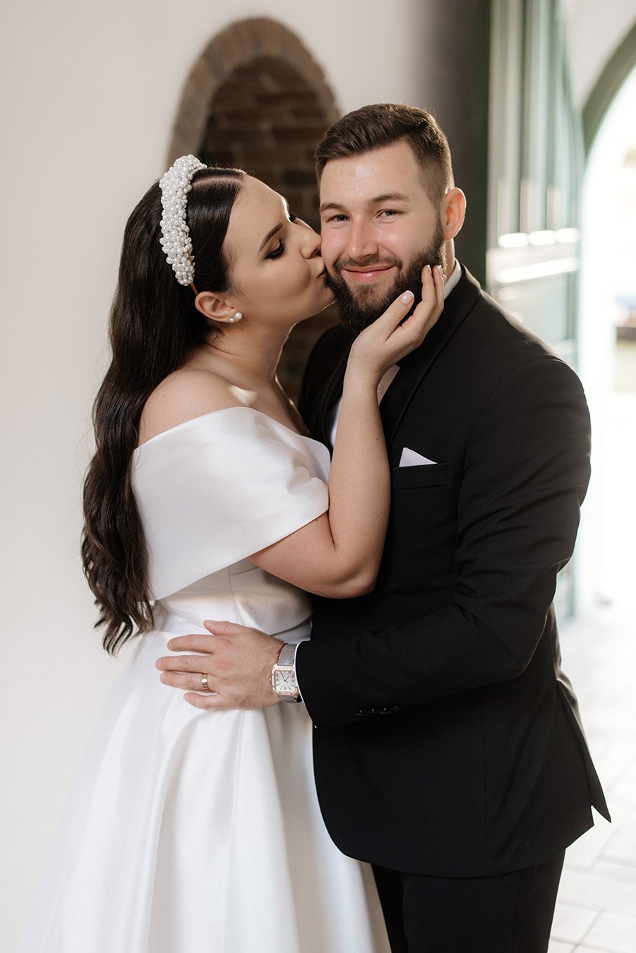 Silna sylwetka pary na tle nieba